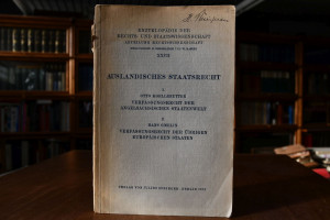 Ausländisches Staatsrecht. Enthält 1. Otto Koel...