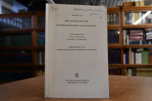 Internationale Organisation und Staatsverfassung.