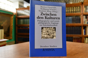 Zwischen den Kulturen. Pädagogische und sozialp...