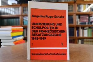 Umerziehung und Schulpolitik in der französisch...