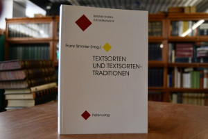 Textsorten und Textsortentraditionen.