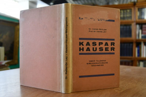Kaspar Hauser. Über tausend bibliographische Na...