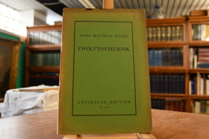 Zwölftontechnik. Die Lehre von den Tropen.