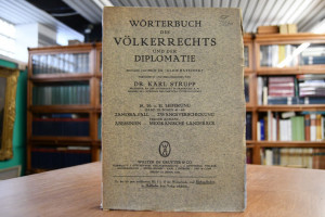 Wörterbuch des Völkerrechts und der Diplomatie....