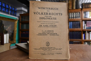 Wörterbuch des Völkerrechts und der Diplomatie....