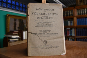 Wörterbuch des Völkerrechts und der Diplomatie....