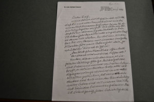 2-seitiger Brief des Arztes und Schriftstellers...