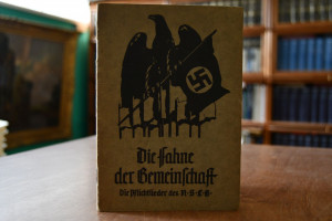 Die Fahne der Gemeinschaft. Die Pflichtlieder d...