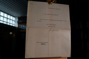 2 unterschriebene maschinenschriftliche Briefe ...