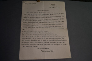 Unterschriebenes, maschinenschriftliches Schrei...