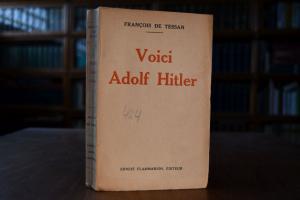 Voici Adolf Hitler.
