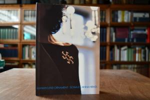 Rahmen und Ornament. Schmuck Anna Heindl.