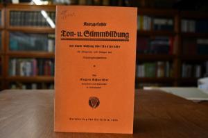 Kurzgefaßte Ton- und Stimmbildung mit einem Anh...