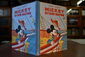 Mickey et son navire.