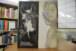 Victoria und das Pferd.