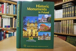 Historic Monuments in Poland. 30 Treasures of N...