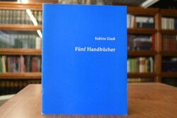 Fünf Handbücher.