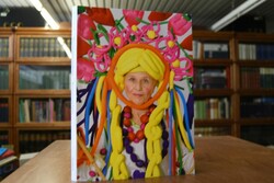 Prinzessinnen und Heilige = Princesses and Saints.