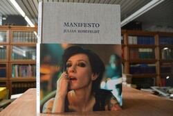 Manifesto. Julian Rosenfeldt. Eine Filminstalla...