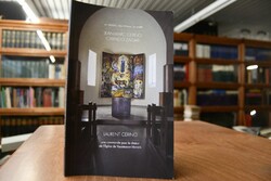 un retable, des vitraux, un autel, une commande...