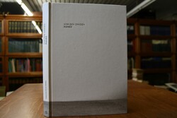 Vor den Dingen. Famed [anlässlich der Ausstellu...