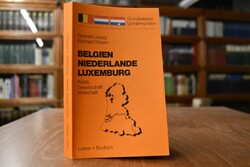 Belgien, Niederlande, Luxemburg. Politik, Gesel...
