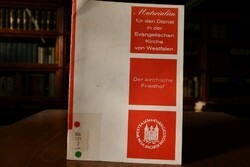 Der kirchliche Friedhof.