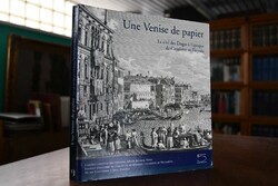 Une Venise de papier. La cite des Doges a l`epo...