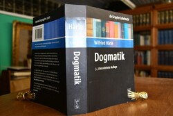 Dogmatik.