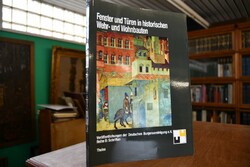 Fenster und Türen in historischen Wehr- und Woh...