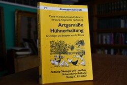 Artgemässe Hühnerhaltung. Grundlagen und Beispi...