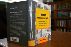 Hessen - Verfassung und Politik.