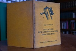 Hilfsbuch der astronomischen Photographie