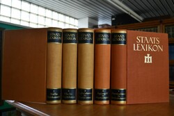 Staatslexikon. Bde. 1-5.
