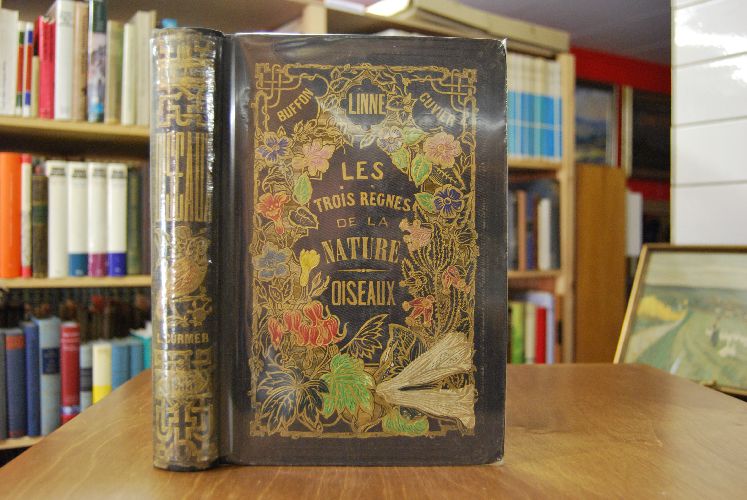 Histoire Naturelle des Oiseux suivant la classification de M. Isidore Geoffroy-Saint-Hillaire avec l`indication de leurs moeurs et de leurs rapports avec les arts, le commerce et l`agriculture.
