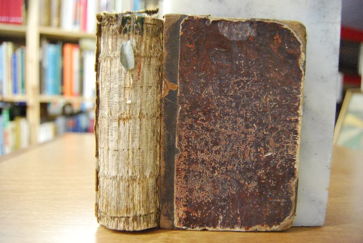 Schatzkästchen enthaltend biblische Betrachtungen mit erbaulichen Liedern auf alle Tage im Jahre zur Beförderung häuslicher Andacht und Gottseligkeit. Erstes Bändchen Januar bis Juny und July bis December in einem Band.