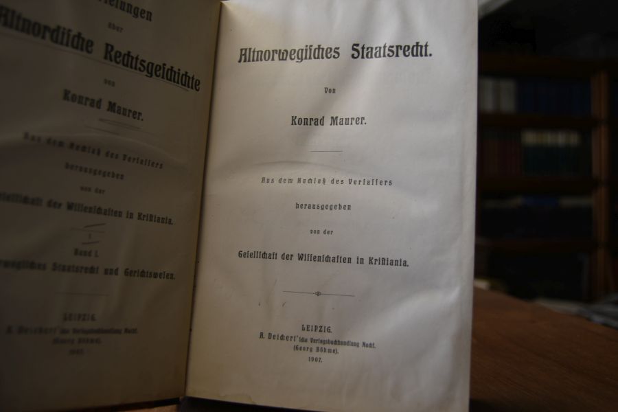 Vorlesungen über Altnordische Rechtsgeschichte Band 1 (von 2) Altnorwegisches Staatsrecht und Gerichtswesen 2 Abteilungen in einem Band.
