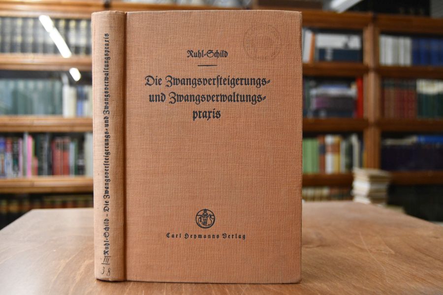 Die Zwangsversteigerungs- und Zwangsverwaltungspraxis. Anträge, Verfügungen, Protokolle, geringste Gebote, Teilungspläne, Kosten und Stempel.