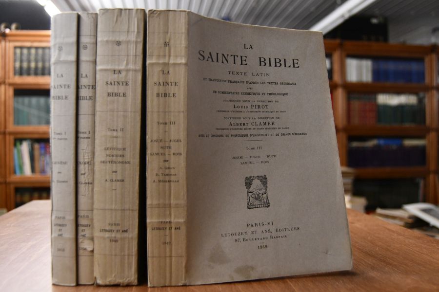 La Sainte Bible. Texte Latin et traduction francaise d`apres les textes originaux avec un commentaire exegetique et theologique. Tome I-III in 4 Bdn.