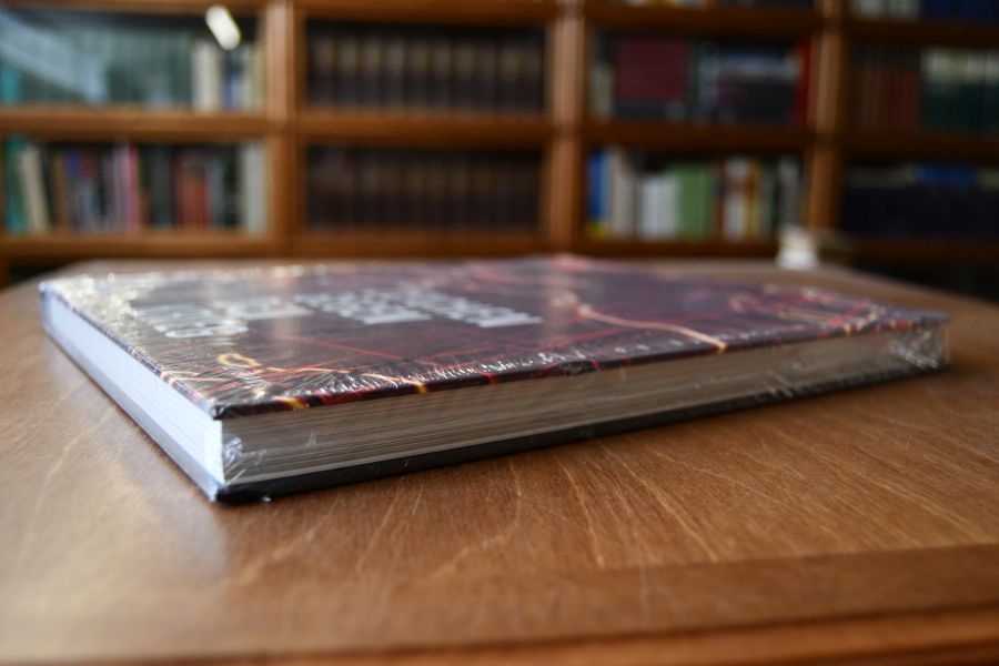 Zeichen gegen den Krieg. Antikriegsplastik von Lehmbruck bis heute [anlässlich der Ausstellung Zeichen Gegen den Krieg. Antikriegsplastik von Lehmbruck bis Heute, 11. September 2014 - 1. Februar 2015, Stiftung Wilhelm-Lehmbruck-Museum - Zentrum für Internationale Skulptur, Duisburg].