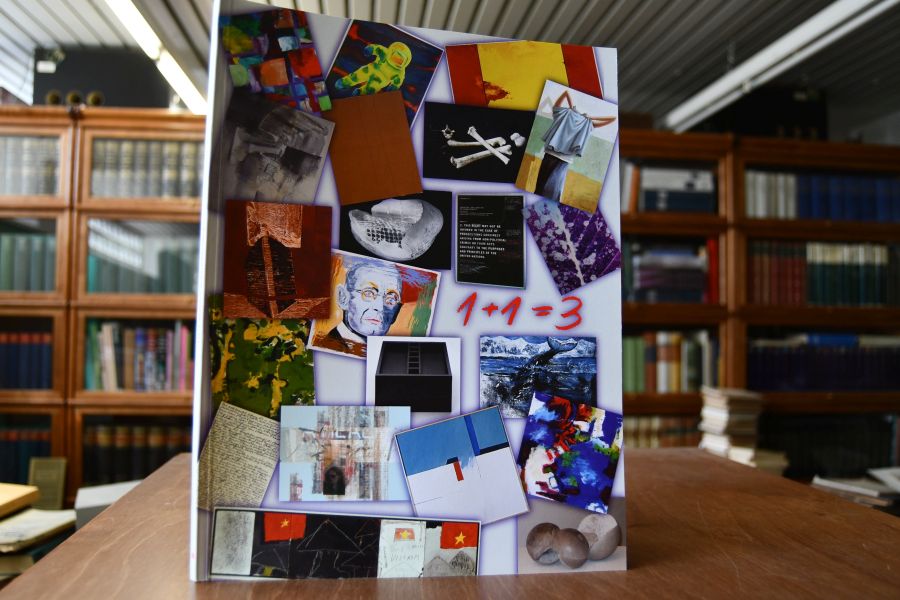 Katalog zur Ausstellung 1+1=3. KünstlerInnen aus dem Landkreis Göppingen. 29. März bis 7. Mai 2004.