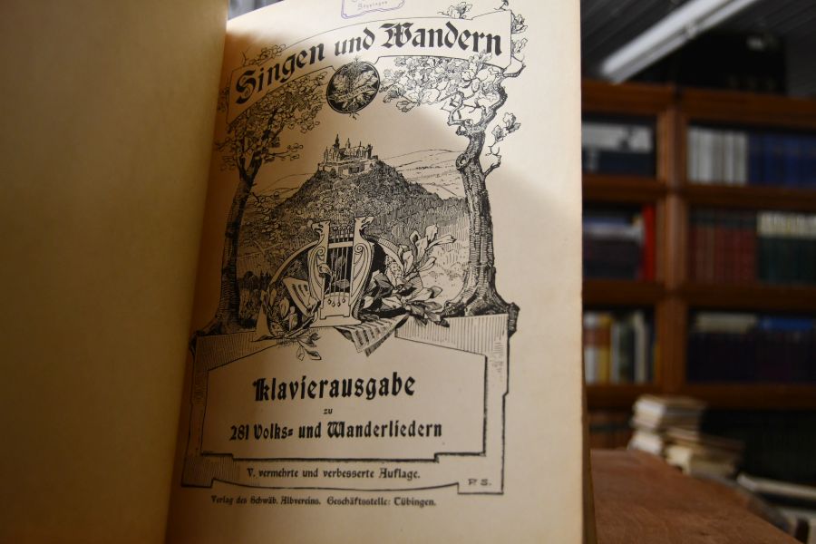 Singen und Wandern. Klavierausgabe zu 281 Volks- und Wanderliedern.