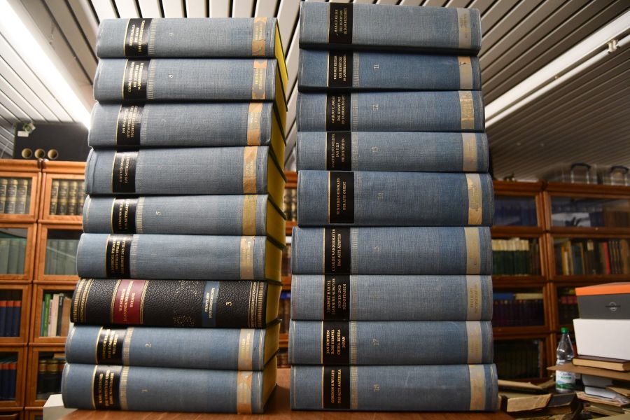 Propyläen Kunstgeschichte in 18 Bänden (ohne die Supplementbände).