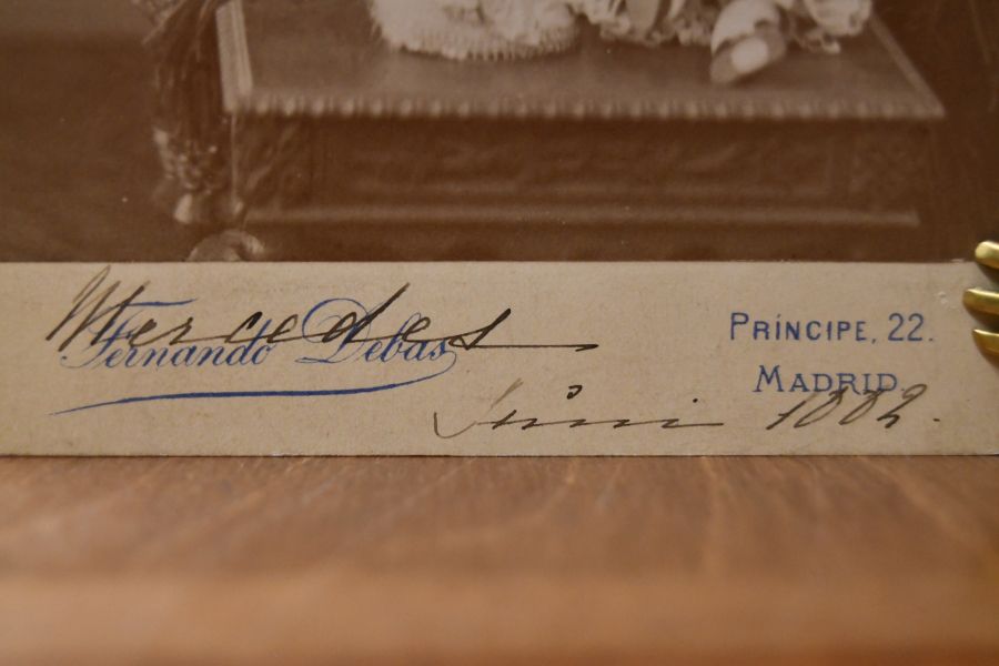 Kinderbild von María de las Mercedes de Borbón y Habsburgo-Lorena. Handschriftlich datiert auf Vorderseite Juni 1882.