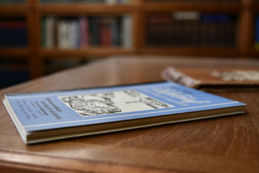 Ein Lehrbuch für die Führerscheinprüfung für Kraftfahrzeuge aller Klassen bearbeitet nach der Straßenverkehrs-Ordnung und Straßenverkehrs-Zulassungs-Ordnung durchgesehen und neu bearbeitet. Band 1 Verkehr und Band 3 Vorfahrt in Schuber