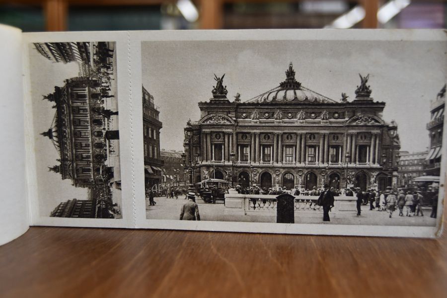 Paris & Environs. 30 Cartes Postales Heliogravure.