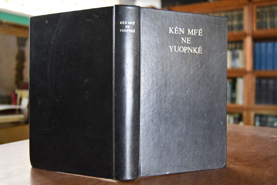 Ken mfe ne yuopnke. Le nouveau Testament et les Psaumes en langue Bamoun.