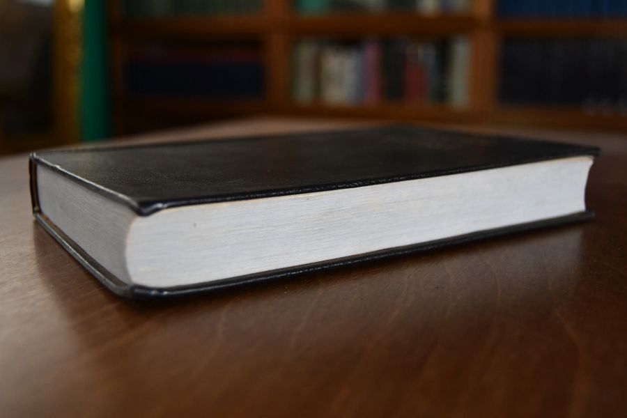 Ken mfe ne yuopnke. Le nouveau Testament et les Psaumes en langue Bamoun.