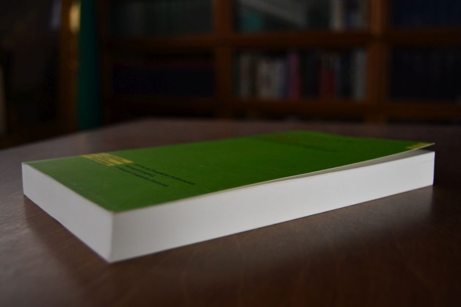 Menschenwürde und Gewalt. Friedenspädagogik und Gewaltprävention in sozialer Arbeit, Diakonie und Religionspädagogik.