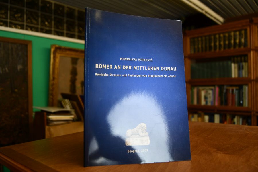 Römer an der mittleren Donau. Römische Strassen und Festungen von Singidunum bis Aquae.